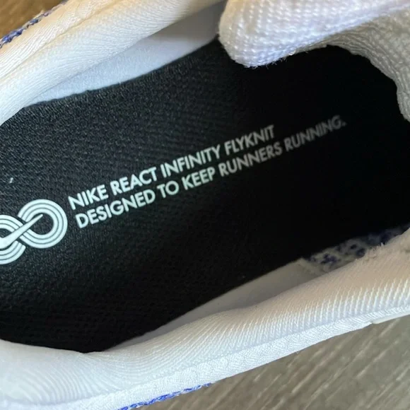 Nike - Picture 11 of 17